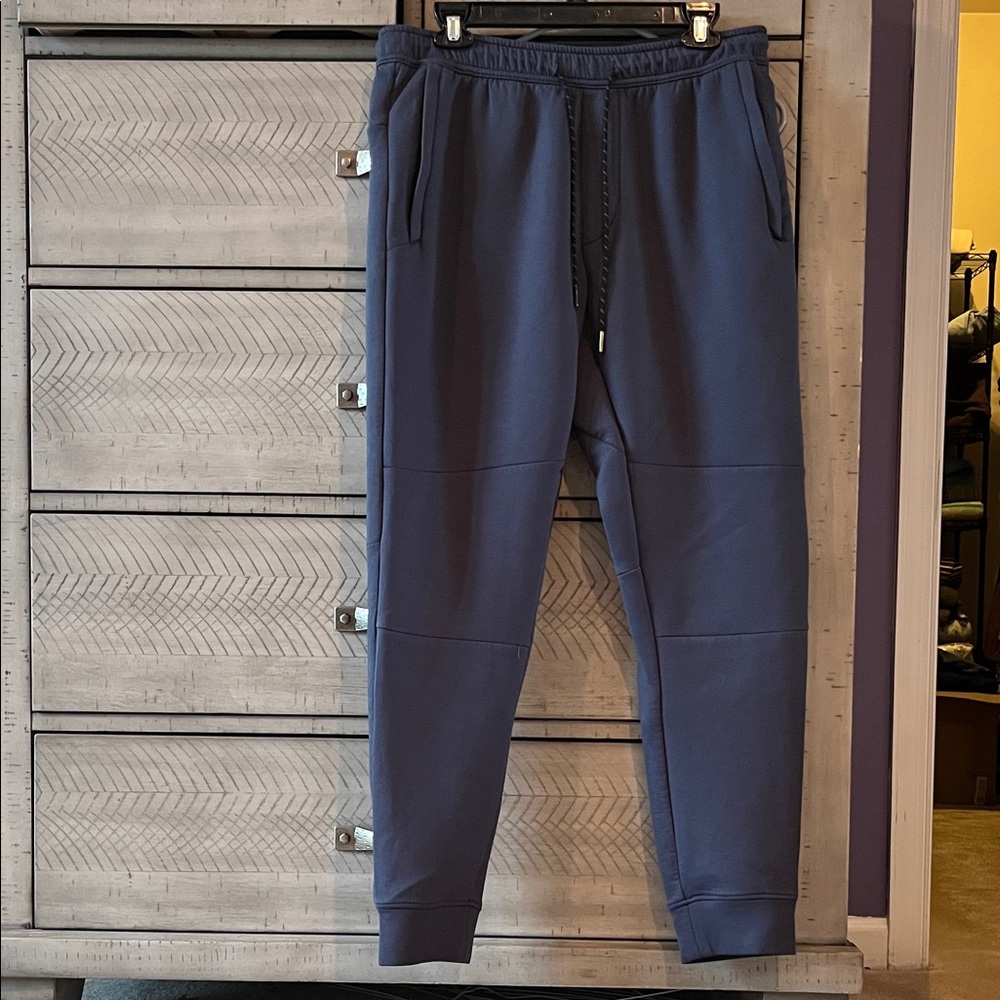 American Eagle Men's Navy Joggers w/ zip pockets